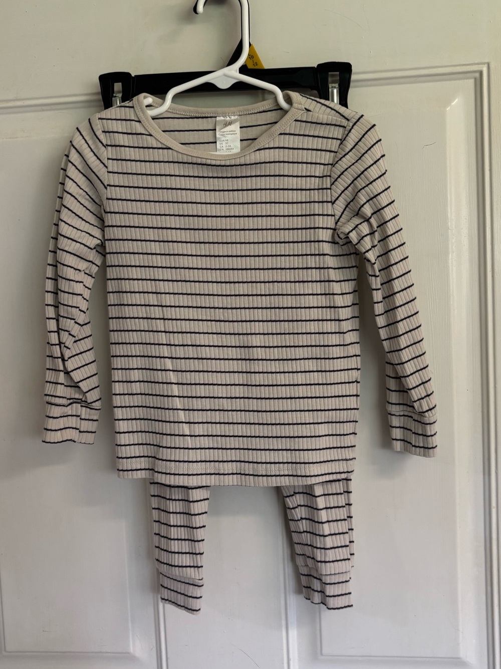 2-3year H&M cream/Black stripe ribbed cotton long sleeve/pants set.  In VVGUC!